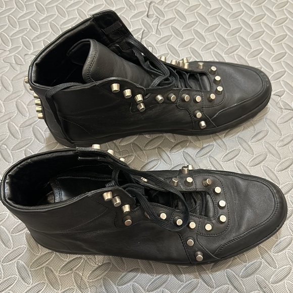 Gucci. Men’s, leather, spiked high top shoe. - Picture 6 of 8